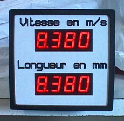 Indicateur numérique Géant, existe en plusieurs modèles standards - Capacité d'affichage de 9999 points - Série INTG_4