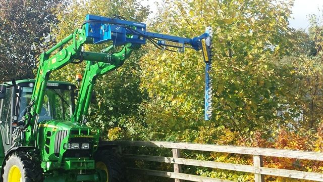 Taille haie  avec un système d'attelage démontable - tracteur sa 1000_4