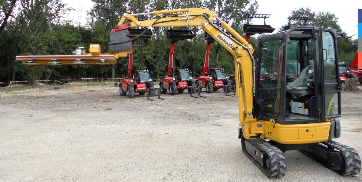 Taille-haie hydraulique professionnel avec largeur de coupe 1250 mm à 2450 mm