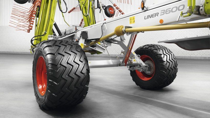 LINER 4000 - Andaineur à quatre rotors CLAAS - Largeur de travail 12,20–15,00 m_4