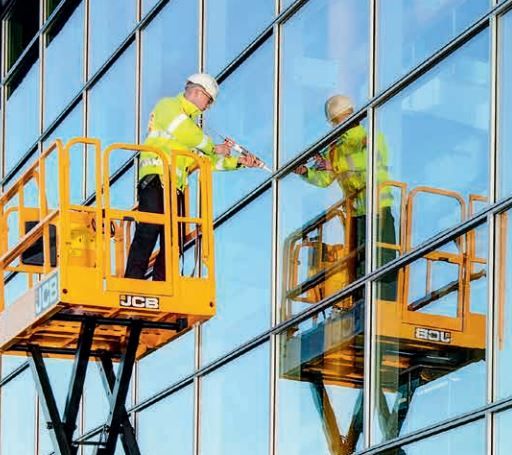 Équipement de hauteur JCB avec capacité de pente de 30%