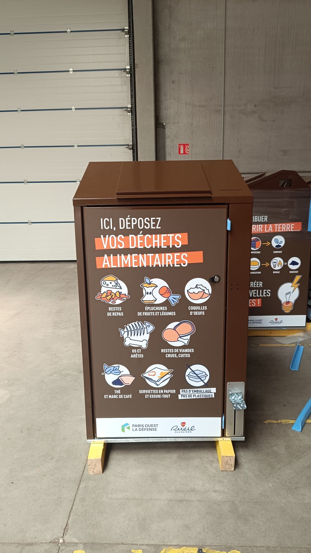 Abris-bacs bio-déchets ou déchets alimentaires - Mobilier cache-poubelle pour collecte des bio-déchets_4