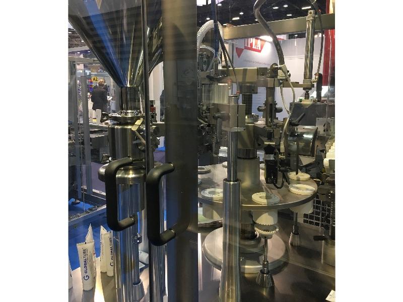 Tubeuses AXO - Machines à mouvements alternés pour tubes PE, laminés ou aluminium - Cadence jusqu'à 12 000 tubes/heure_4