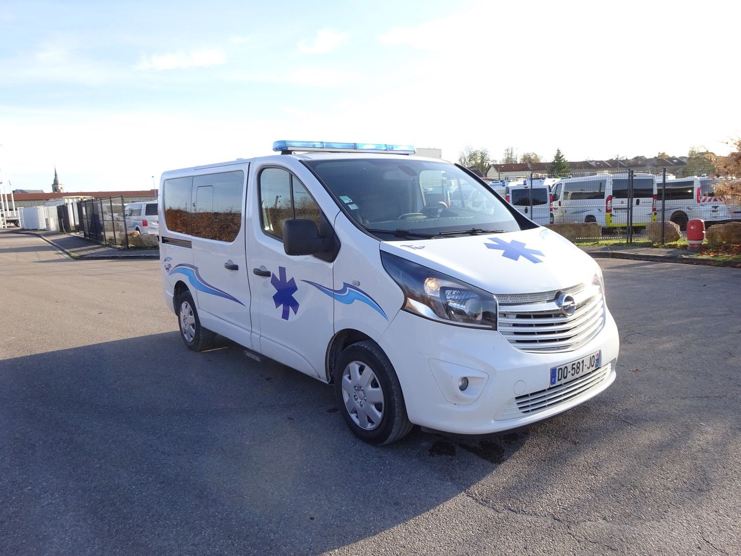 Ambulance Opel Vivaro L1H1 avec climatisation
