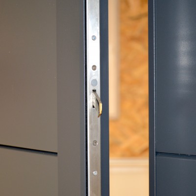 Aura - porte de garage basculante - isolante 40 ou 60mm - motorisée avec portillon sécurisé_4