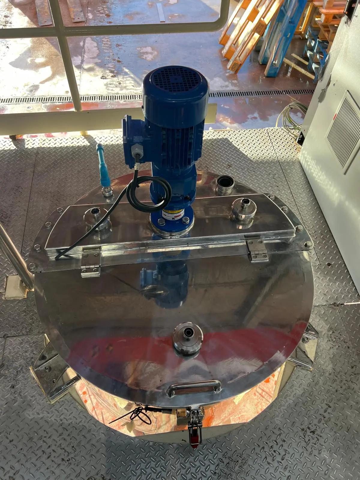 Réacteur skid d'occasion triagi atpp mta-250 inox 250 litres + 2 cuves poumonaux avec agitation_4