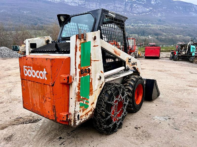Bobcat 643 Mini-chargeur avec balayeuse et godet_4