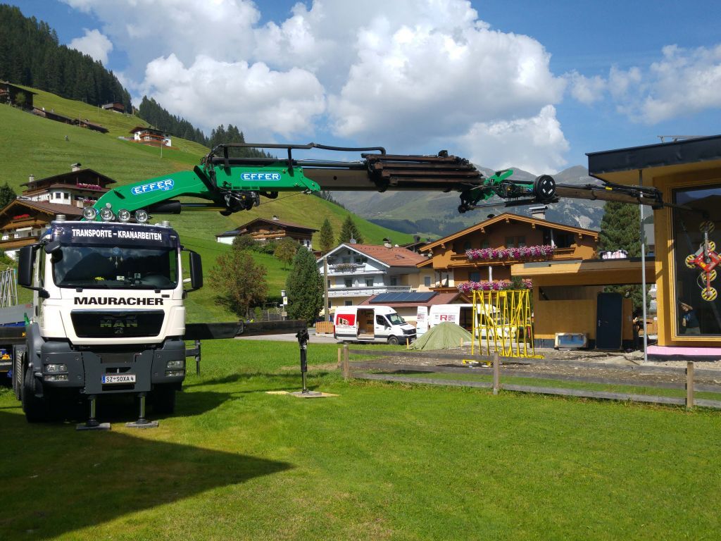 Grue EFFER 955 équipée pour sécurité et contrôle électronique