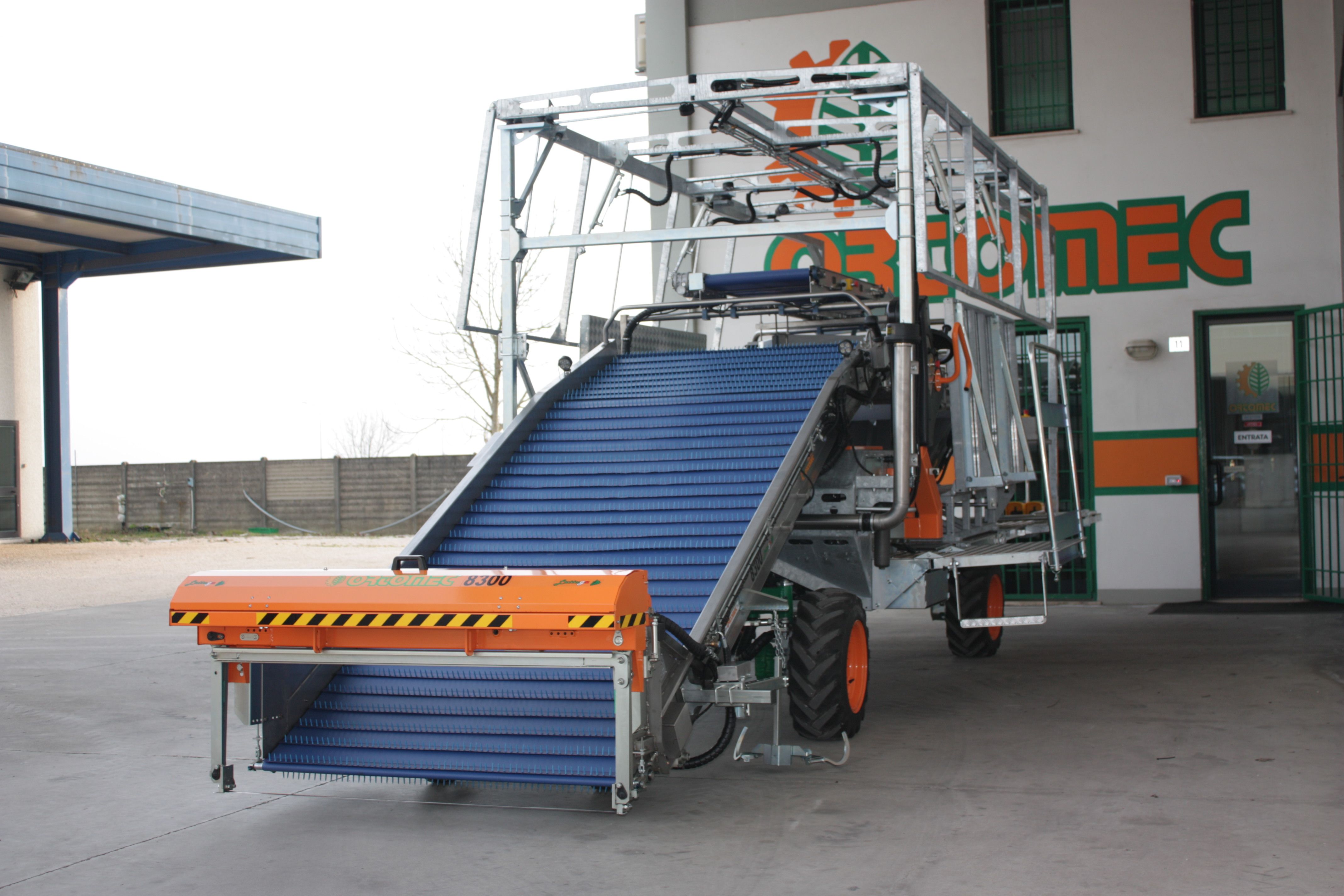 Récolteuse de légumes 8300 lattuga - ortomec srl - puissance du moteur 50 à 75 cv - largeur de la tête de récolte 130 à 180 cm_4