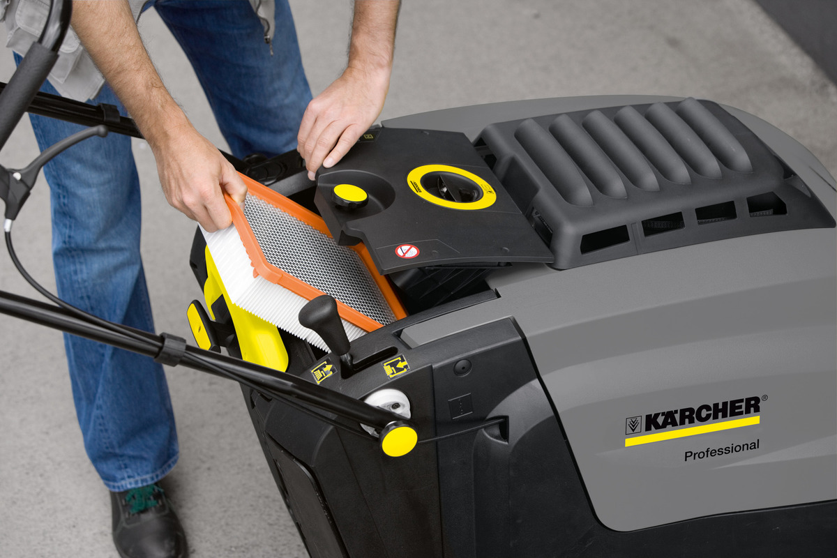 Balayeuse autotractée KM 75/40 W Bp Pack - haute performance avec réservoir à déchets facile à vider_4