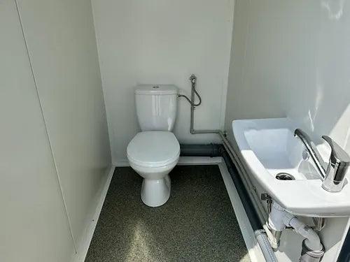 Conteneur sanitaire - 3 cabines indépendantes : toilettes, urinoir, chauffe-eau, douche_4