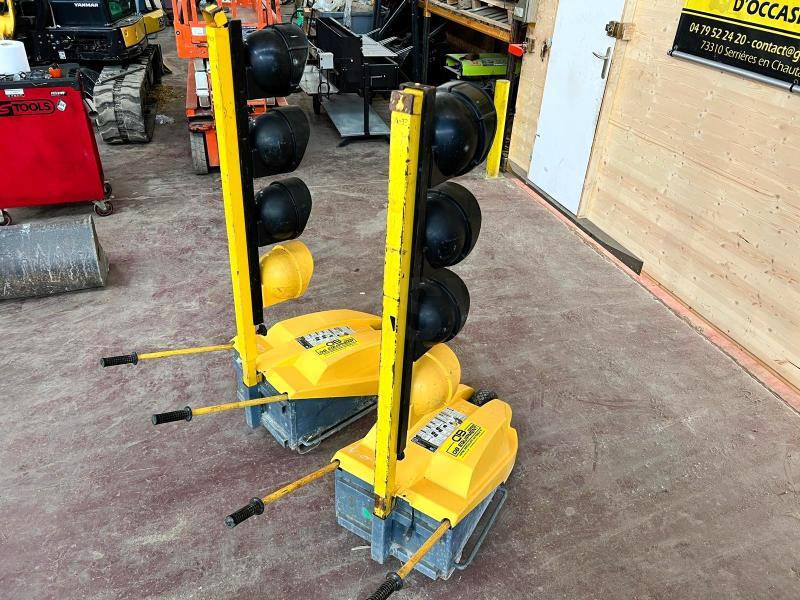 FEUX DE CHANTIER TRICOLORES tts tempo avec telecommande d'occasion_4