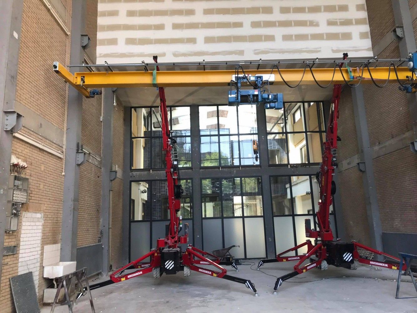 Hoeflon C6 - Mini Grue Puissante Polyvalente - 2650 à 2850 kg_4