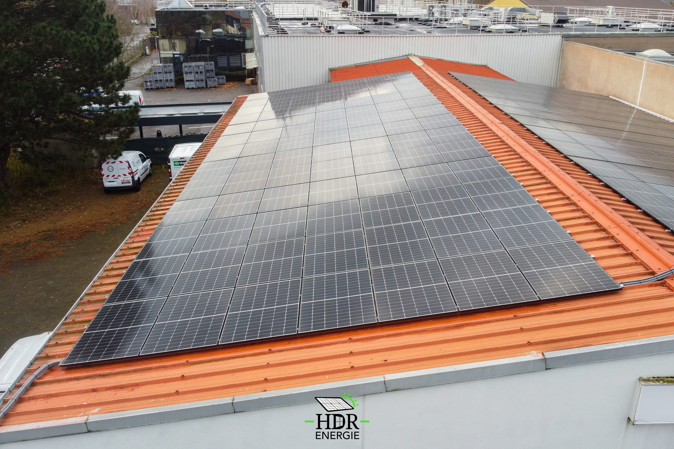 Bâtiment tertiaire photovoltaïque - 176 panneaux - 400 m² - 78kWc_4