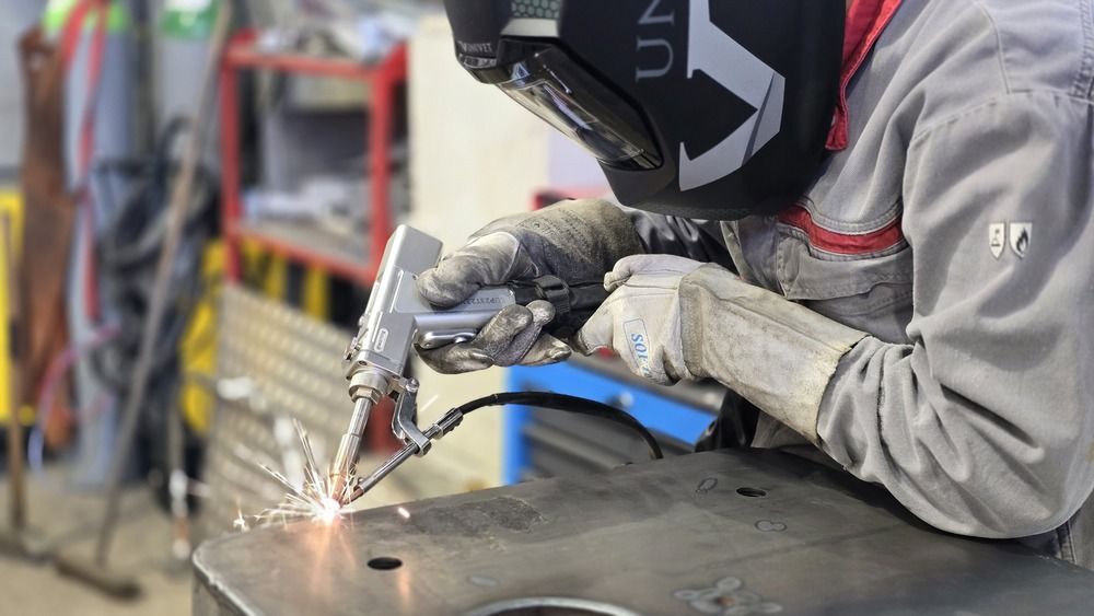 Poste de soudure laser 3-en-1 pour ateliers avec 20 m de fibre - 3000W avec refroidissement liquide_4