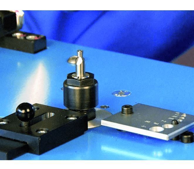 Ébavureuse compacte sur les pièces rondes et angulaires - ASO 600-ASL - pour chanfreinage et arrondi précis sur tous matériaux_4