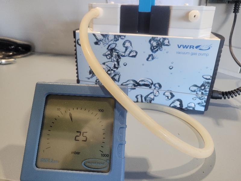 Pompe à vide à membrane VWR / KNF VP 820 PM20404.820.3_4