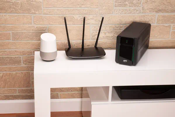 APC Easy UPS BVX - onduleur line-interactive - 700VA, 230V - Prises Schuko_4