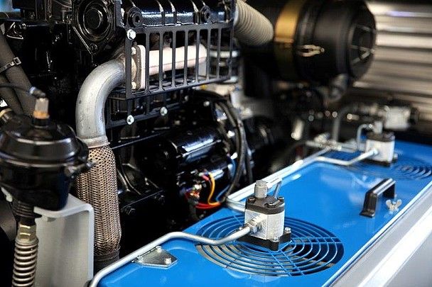 Machine à chape avec réservoir de carburant de 60 litres