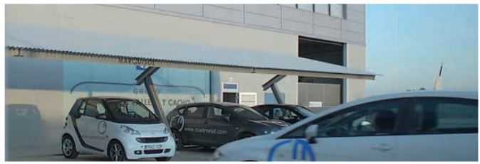 Abri métallique modulaire démontable MARQUISOL® - CUALIMETAL avec pilier incliné et options de couverture personnalisées_4