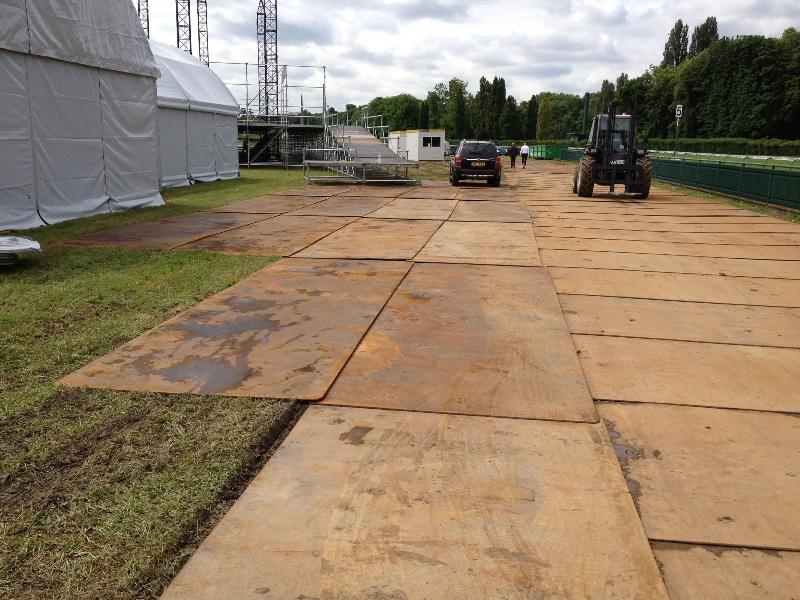 Location de plaques de roulage  pour chemins d'accès et plateformes temporaires - ACIER_4