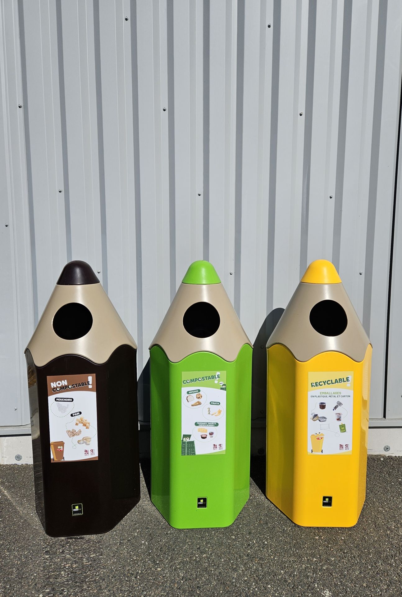 Poubelle ludique en forme de crayon - Conçue pour écoles, aires de jeux et espaces publics_5