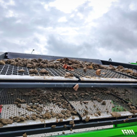 Crible stationnaire DB50 - 100% électrique, 20 à 80T/heure, 2600kg, surface de tamisage 6 m²_4