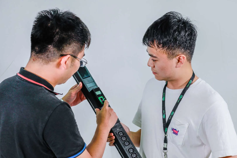 APC Easy PDU Metered Zero U 11kW 230V 21 C13 3_4