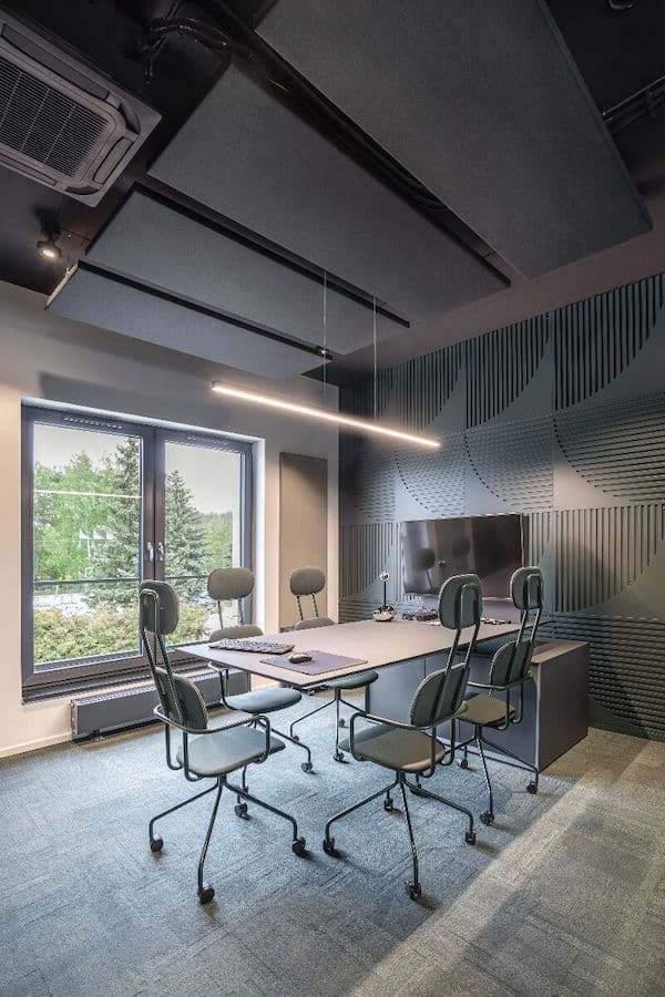 Table média pratique et élégante pour un  environnement moderne et fonctionnel_4