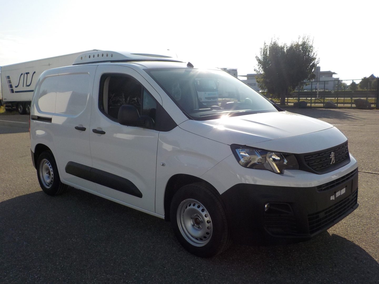 Véhicule utilitaire frigorifique et isotherme Peugeot - Puissance 100kW - Partner L2H1 Premium_4