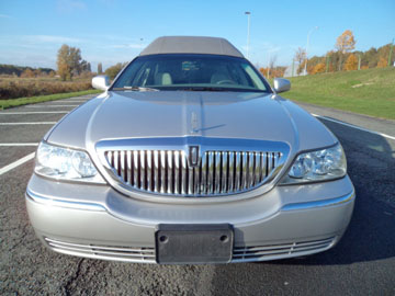 Corbillard Lincoln Town Car adapté pour cérémonie de crémation