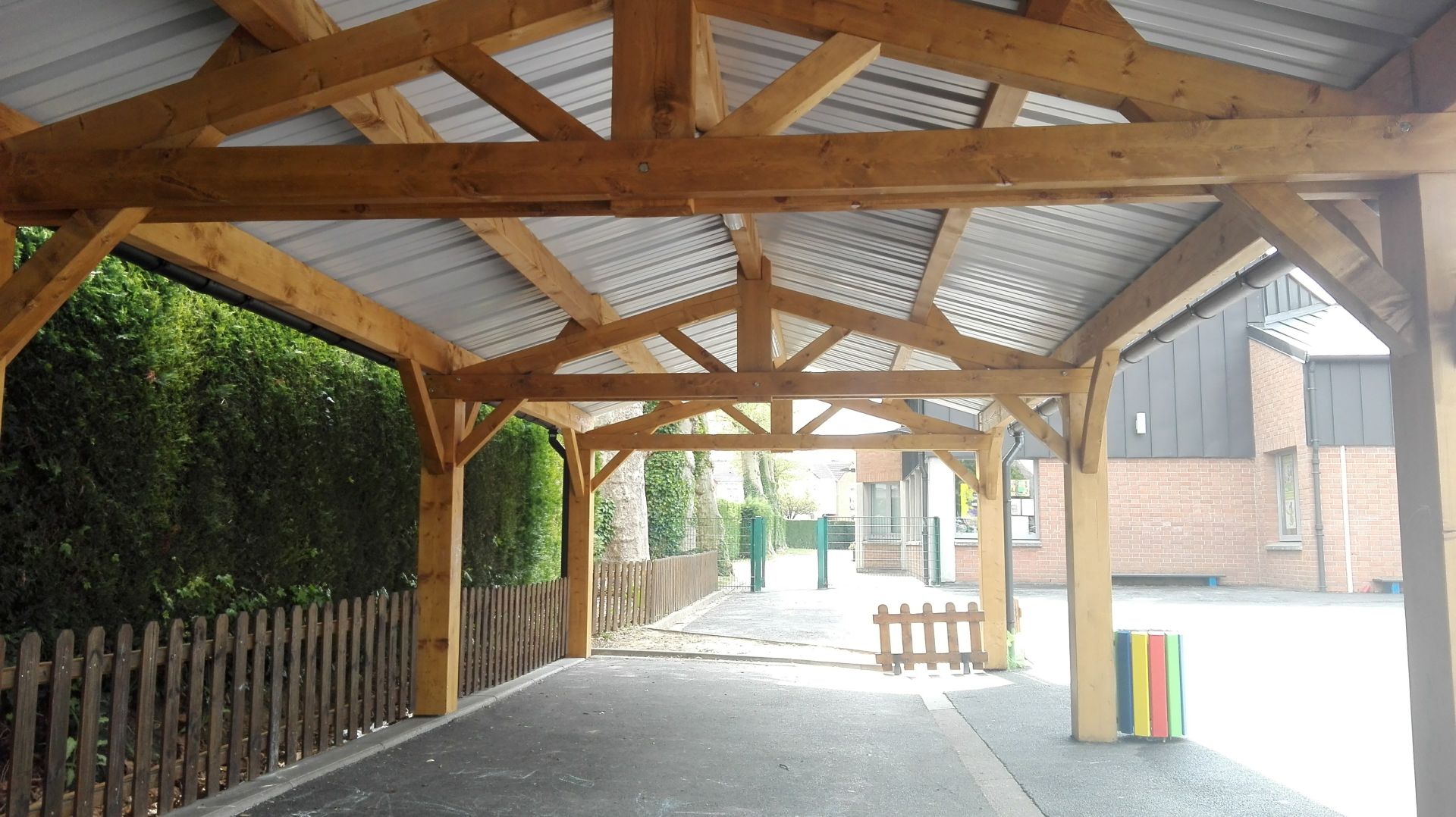 Abris charpente en bois avec une large variété de finitions lasurées, des solutions d'éclairage_4