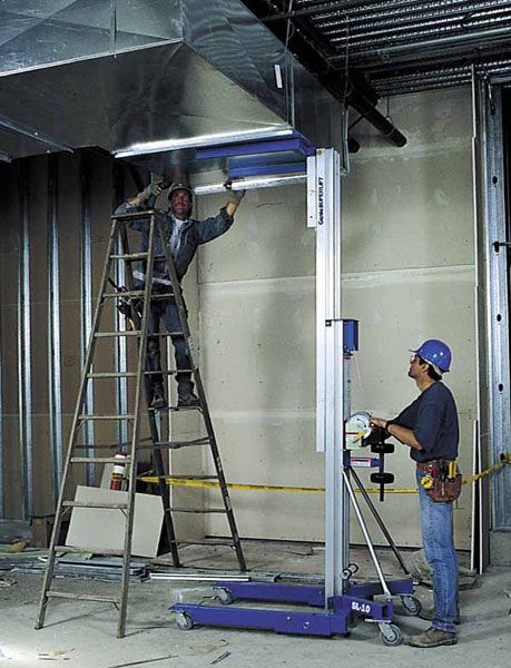 Élévateur de charge Genie SLA 8m, capacité 454kg, passe les portes standards_4