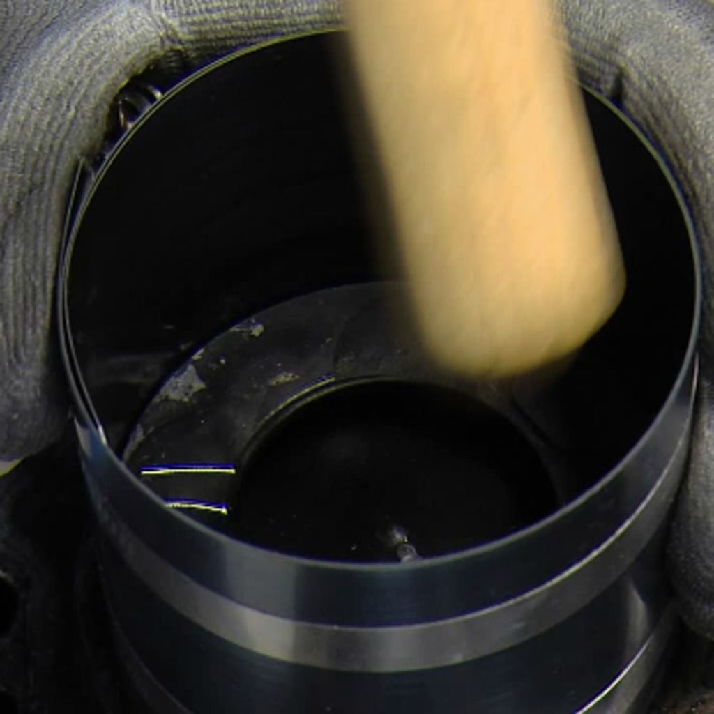 Compresseur de segments de pistons - Unior - avec vis de réglage de sécurité et enveloppe en acier à ressort_4