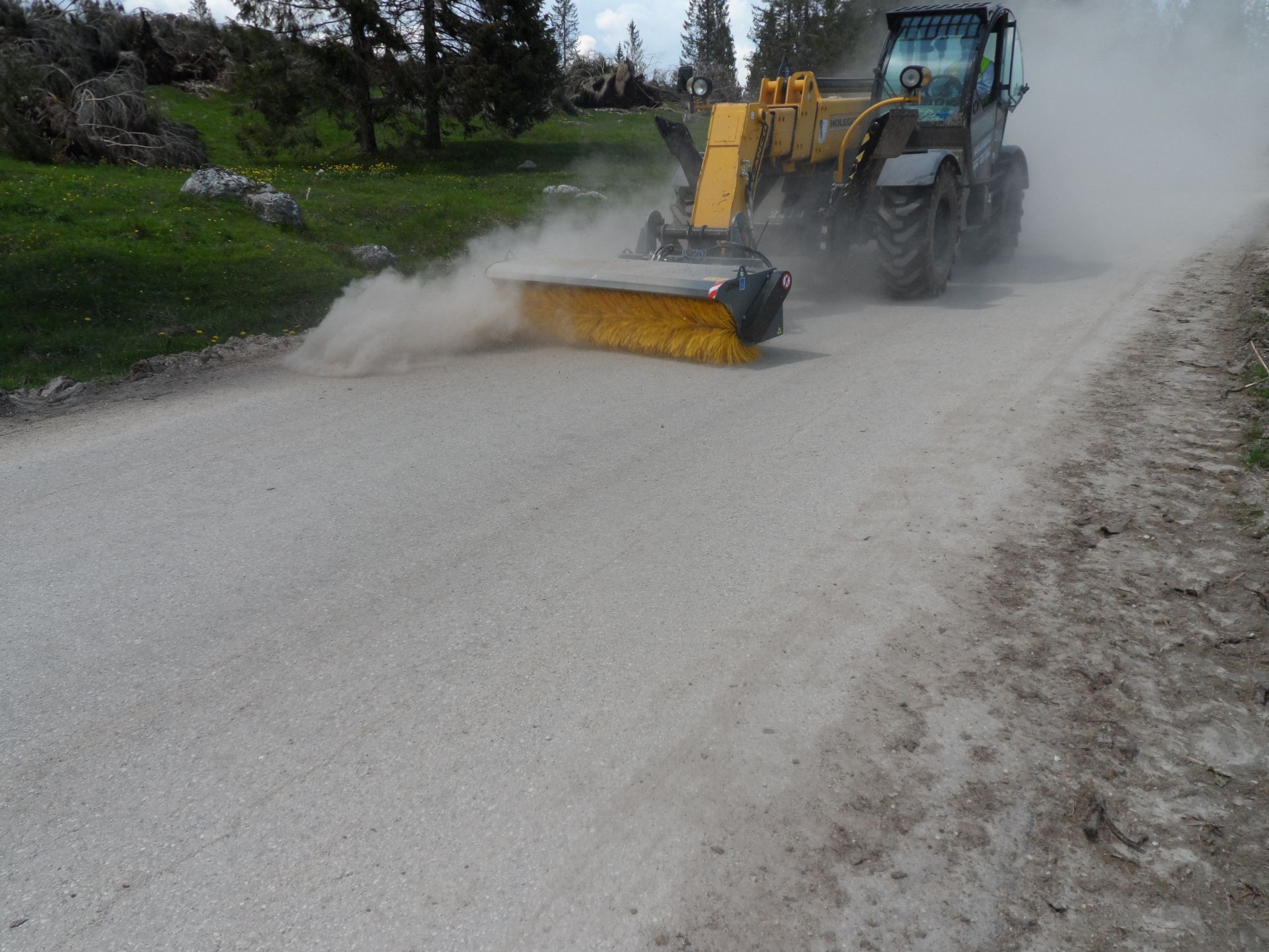 Balayeuse aligneuse pour tracteur chargeur compact valet de ferme camion_4