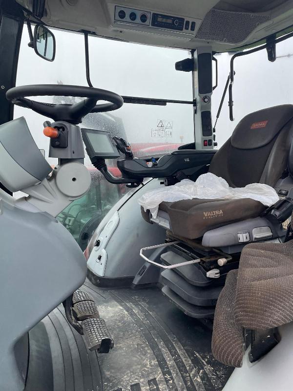 Valtra S324 - 330 ch - 2018 - Tracteur haut de gamme avec transmission CVT et équipements modernes_4