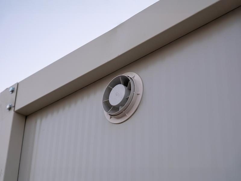 WC modulaire haut de gamme avec isolation thermique et équipements sanitaires_4