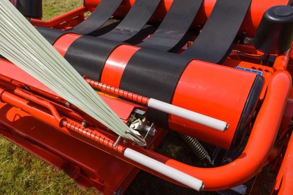 Enrubanneuse KUHN équipée de coupe-film précis et efficace