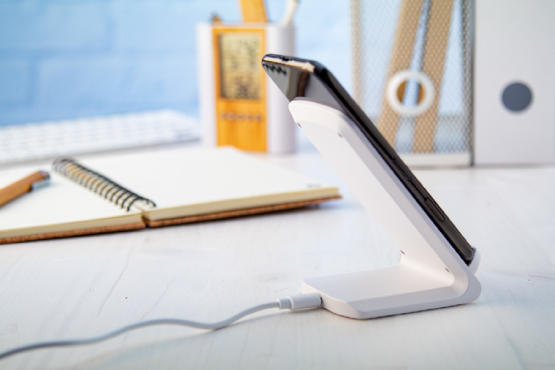 Support téléphone portable en plastique - Chargeur induction 10W - Câble USB inclus_4