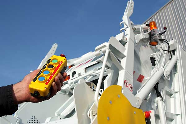 Bennes à Ordures Ménagères BOM - TORO - robuste et puissante pour conditions exigeantes_4