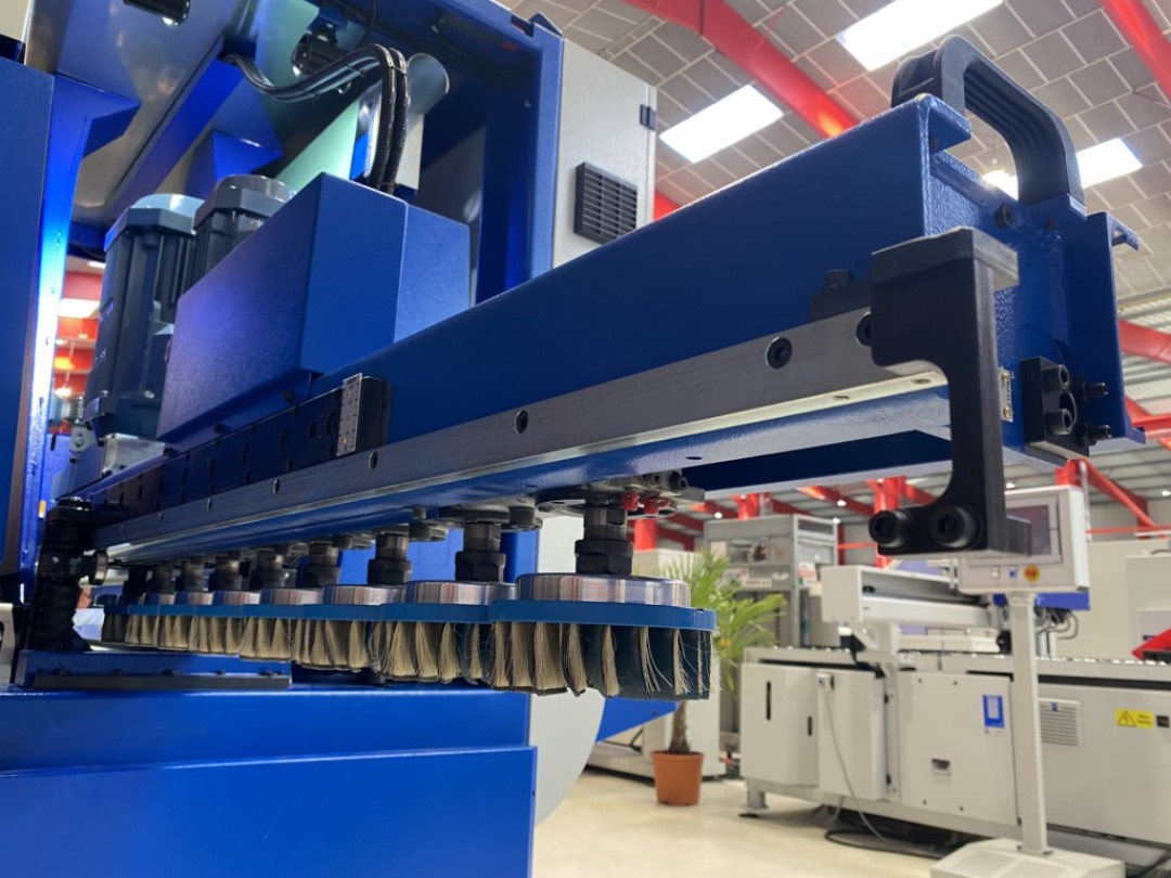 Ébavureuse COSTA - MD - Centres universels pour ébavurage et finition avec options modulables_4