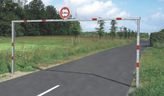 Portique limiteur de hauteur pivotant en acier - Traverse haute pivotante - Hauteur hors sol 2200 mm - Largeur 5000 mm_4