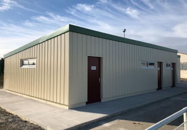 Container maritime transformé en bar ou lounge