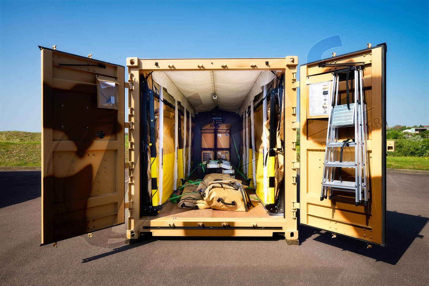 Container militaire déployable métallo-textile, adapté aux postes de commandement, camps et bases vie, postes médicales avancées et hôpitaux de campagne - CMT20_0