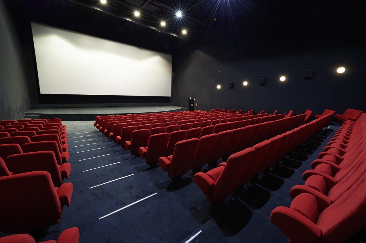 Fauteuil de cinéma relevable - dossier galbé ergonomique - Inertie Caisson / Kleslo - confort et technicité_4