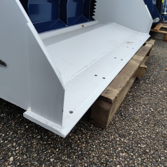 Godet 4 en 1 pour mini chargeuse ou petit engin_4