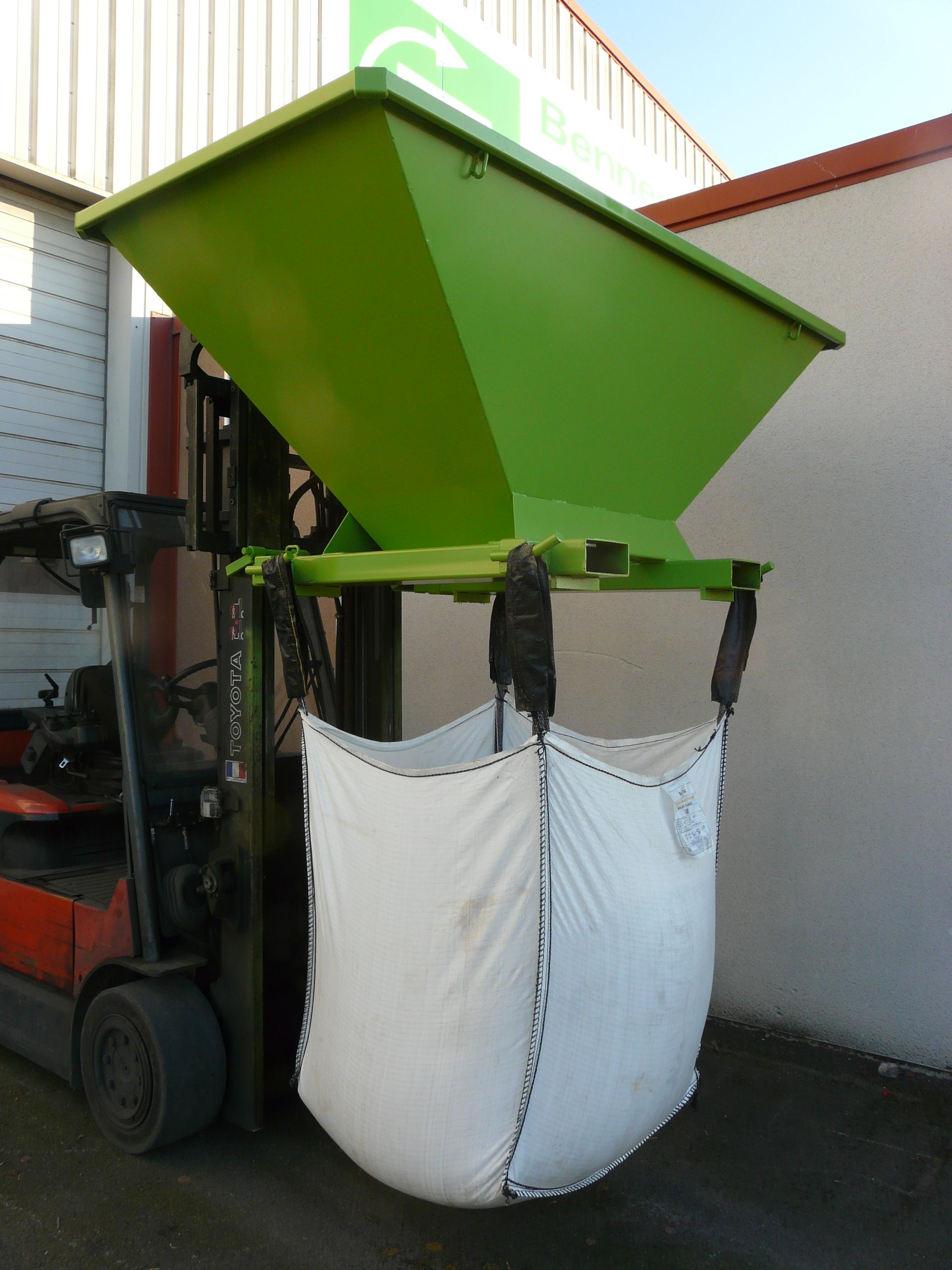 Tb-l - Trémie de remplissage et levage Big-Bag - Goubard SARL - Capacité de 830 à 1460 L - Charge admissible 2T - Homologuée_4