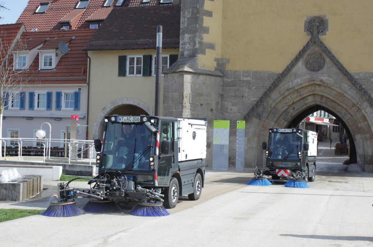 Balayeuse compacte Swingo 200+ avec transport efficace des déchets et technologie moderne