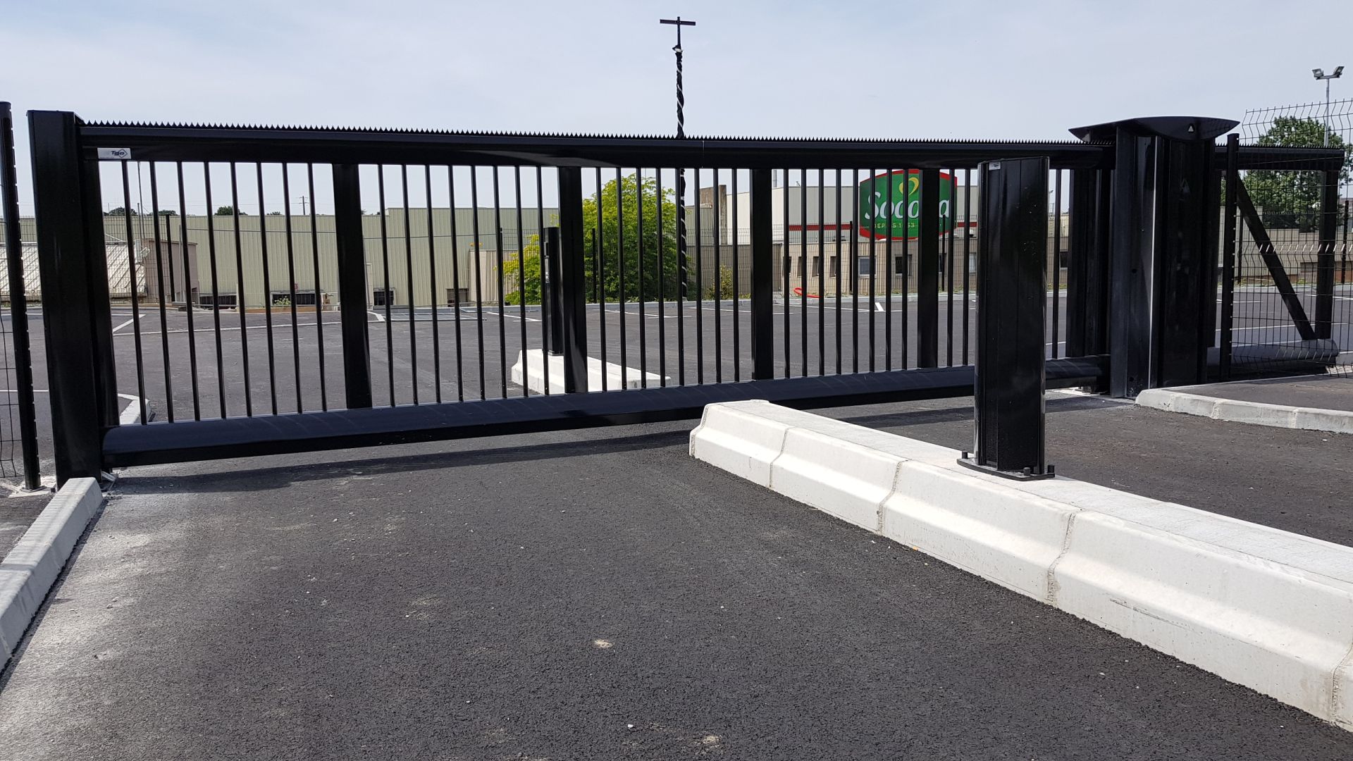 Portail coulissant autoportant aluminium ulmalu 800 classic 35 / motorisé_4