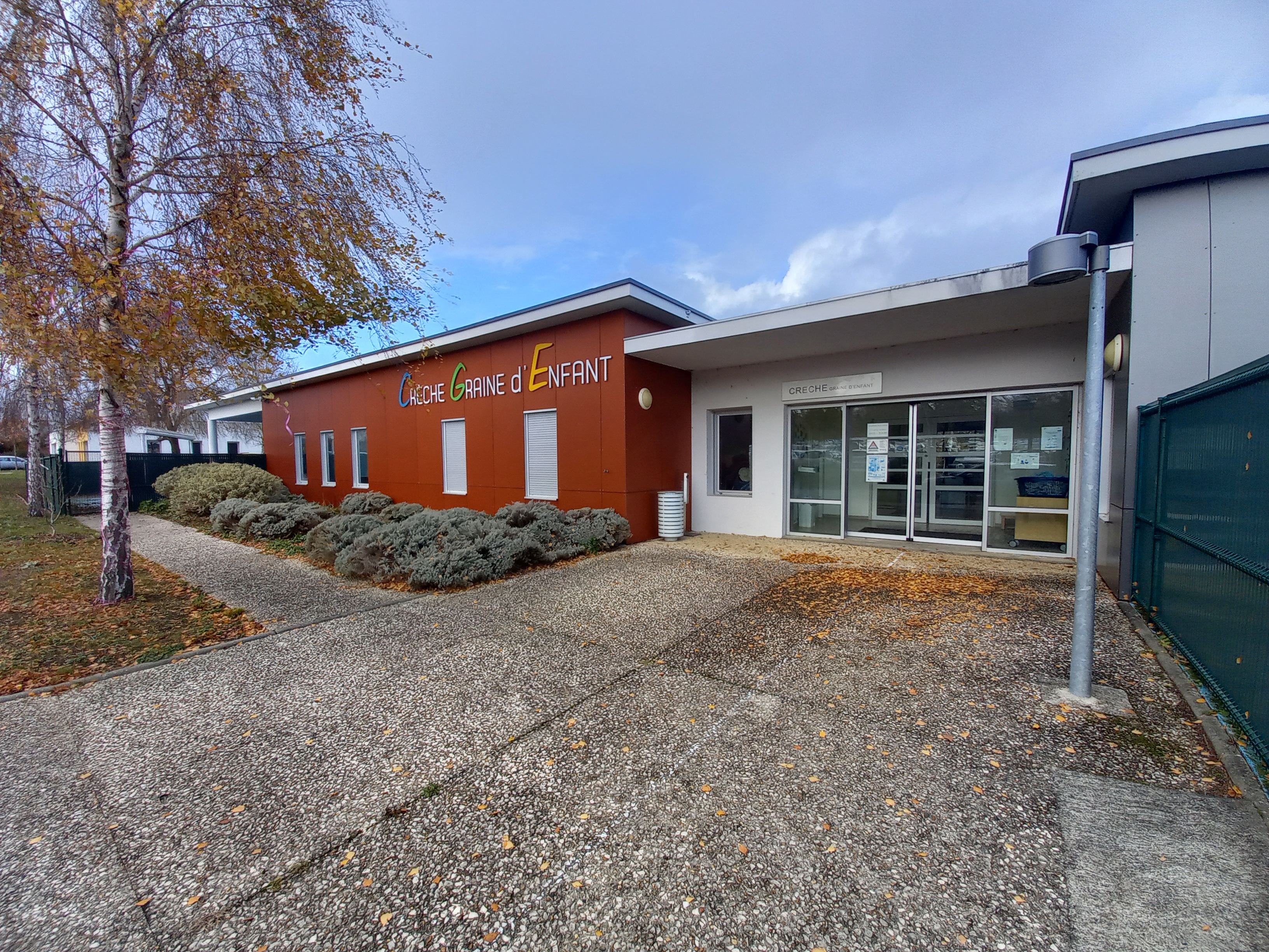 Enseigne en lettres découpées sur mesure, pour donner du relief et améliorer la lisibilité de votre marque - OUEST ENSEIGNES_5